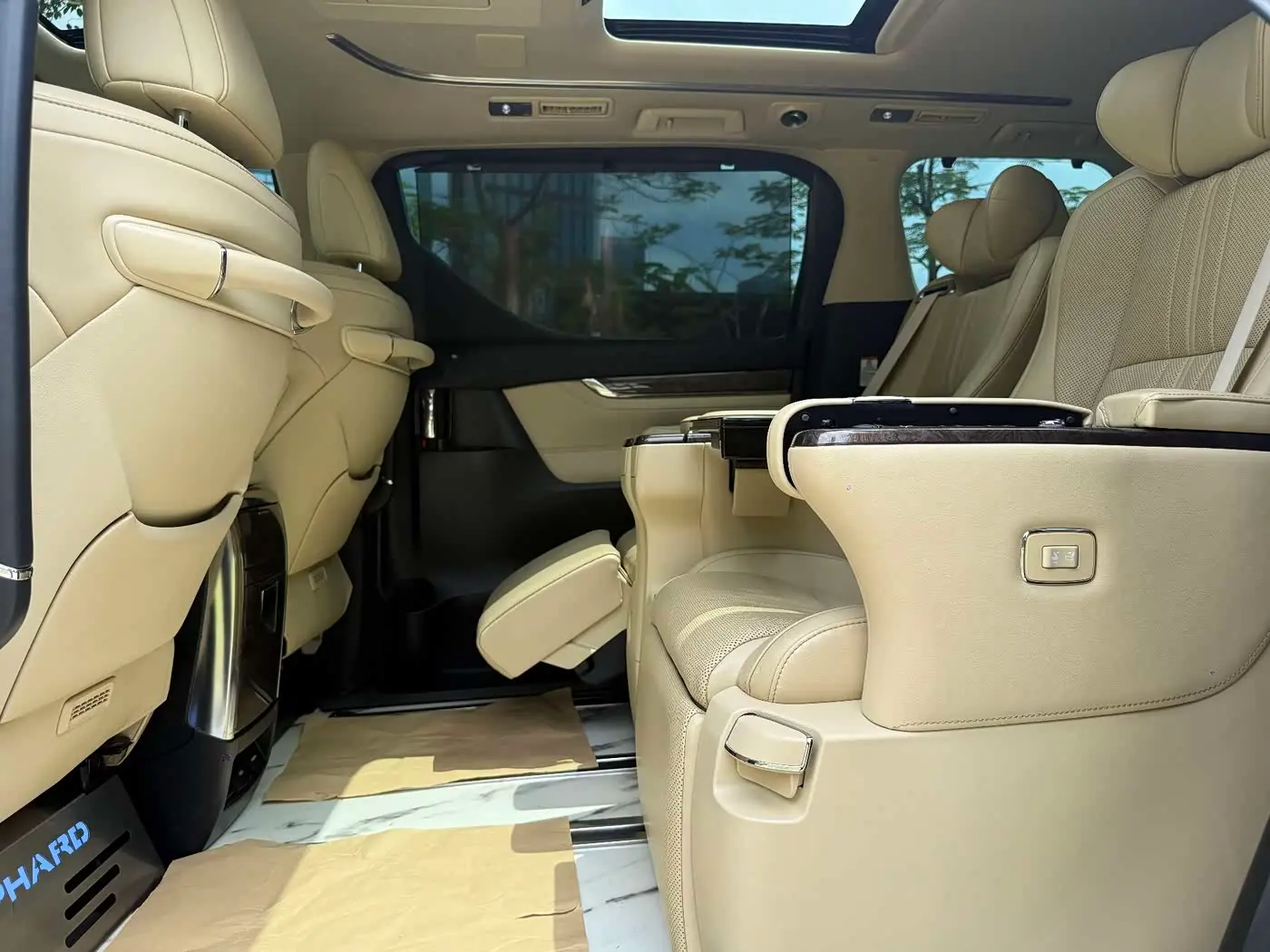 Toyota Alphard 2018 — ფოტო 11/20