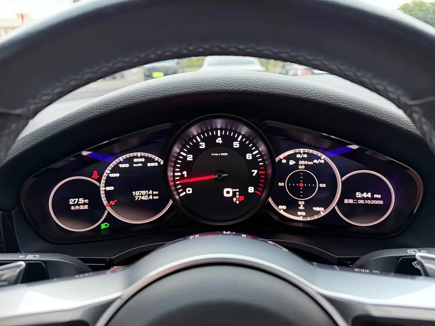 Porsche Cayenne 2018 — Photo 17/18