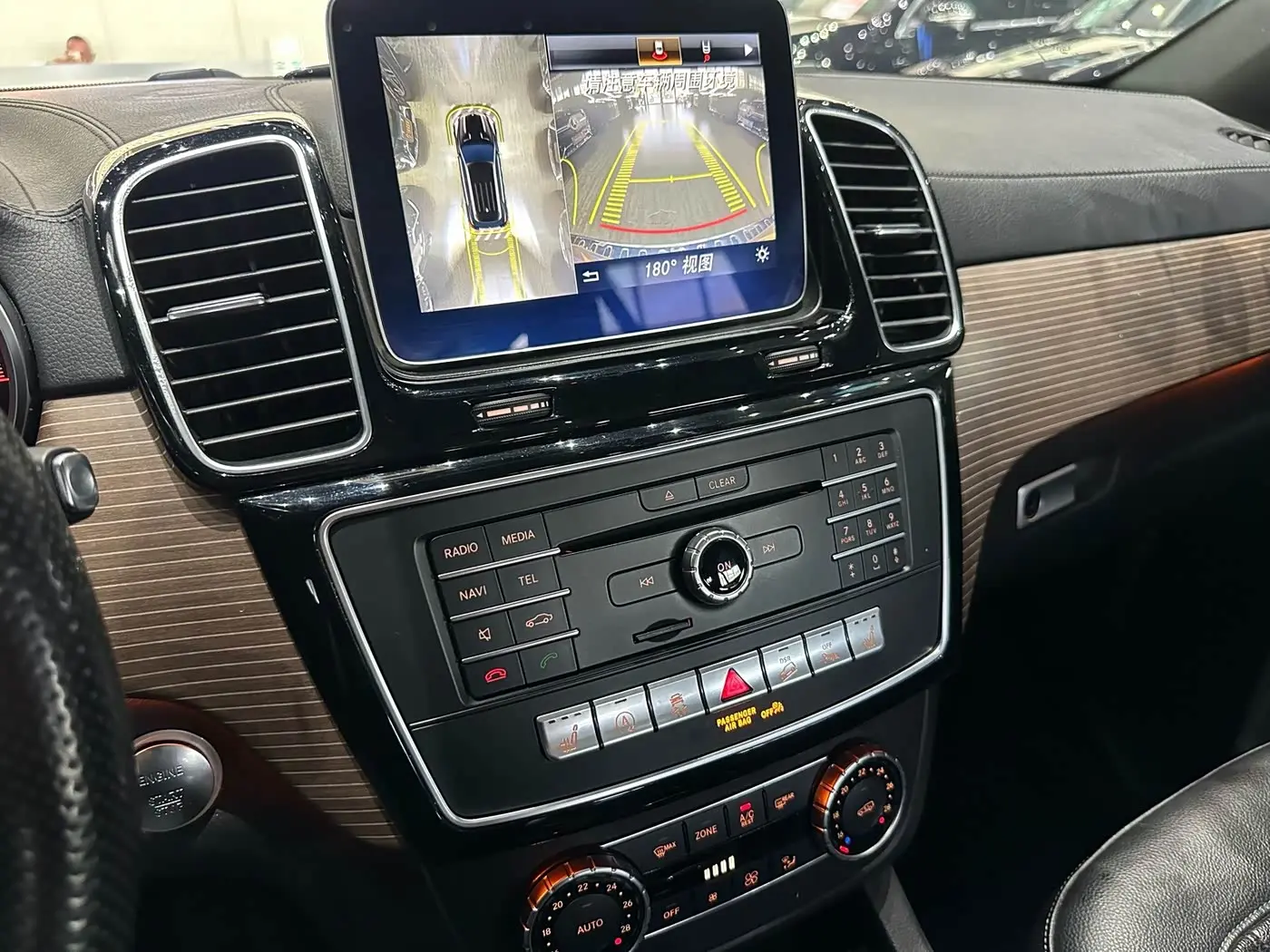 Mercedes-Benz GLE 2019 — Photo 13/17