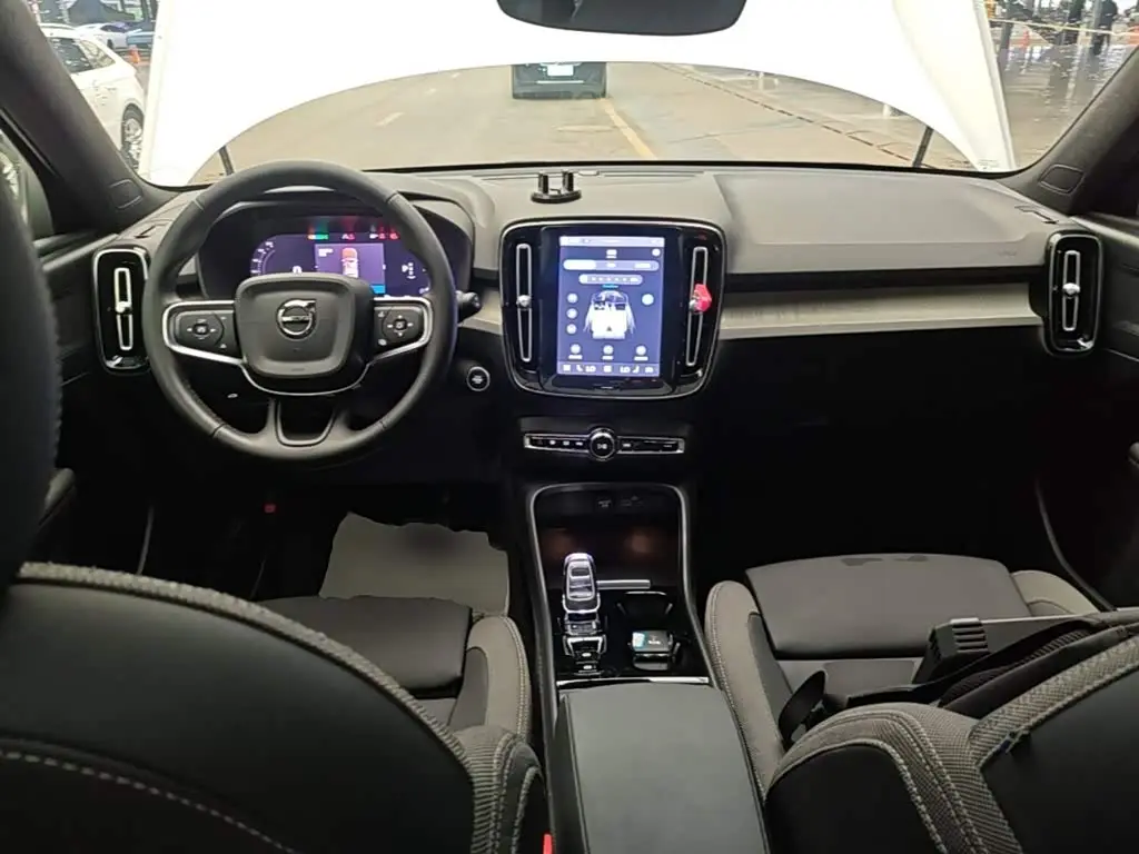 Volvo XC40 2024 — Фото 10/20