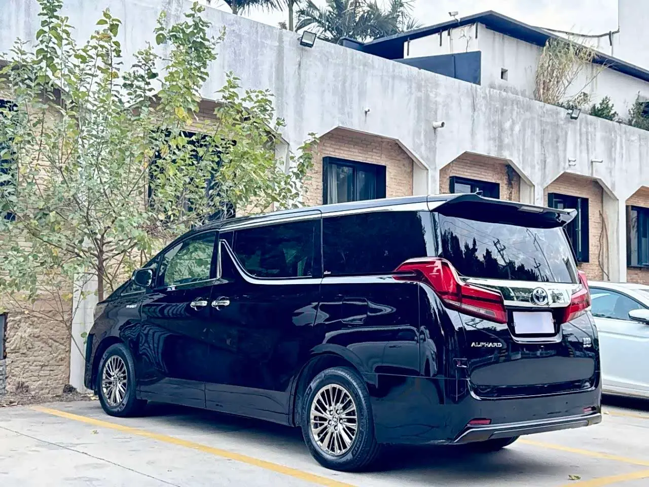 Toyota Alphard 2021 — ფოტო 7/9