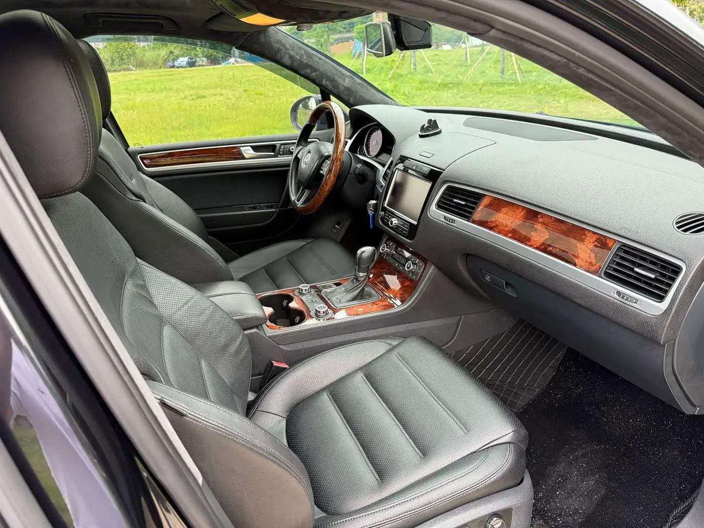 Volkswagen Touareg 2012 — Photo 11/20