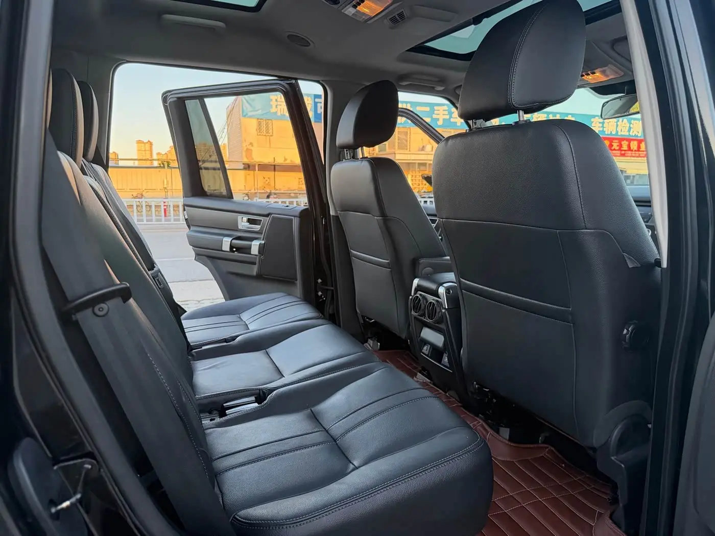 Land Rover Discovery 2015 — Фото 10/15