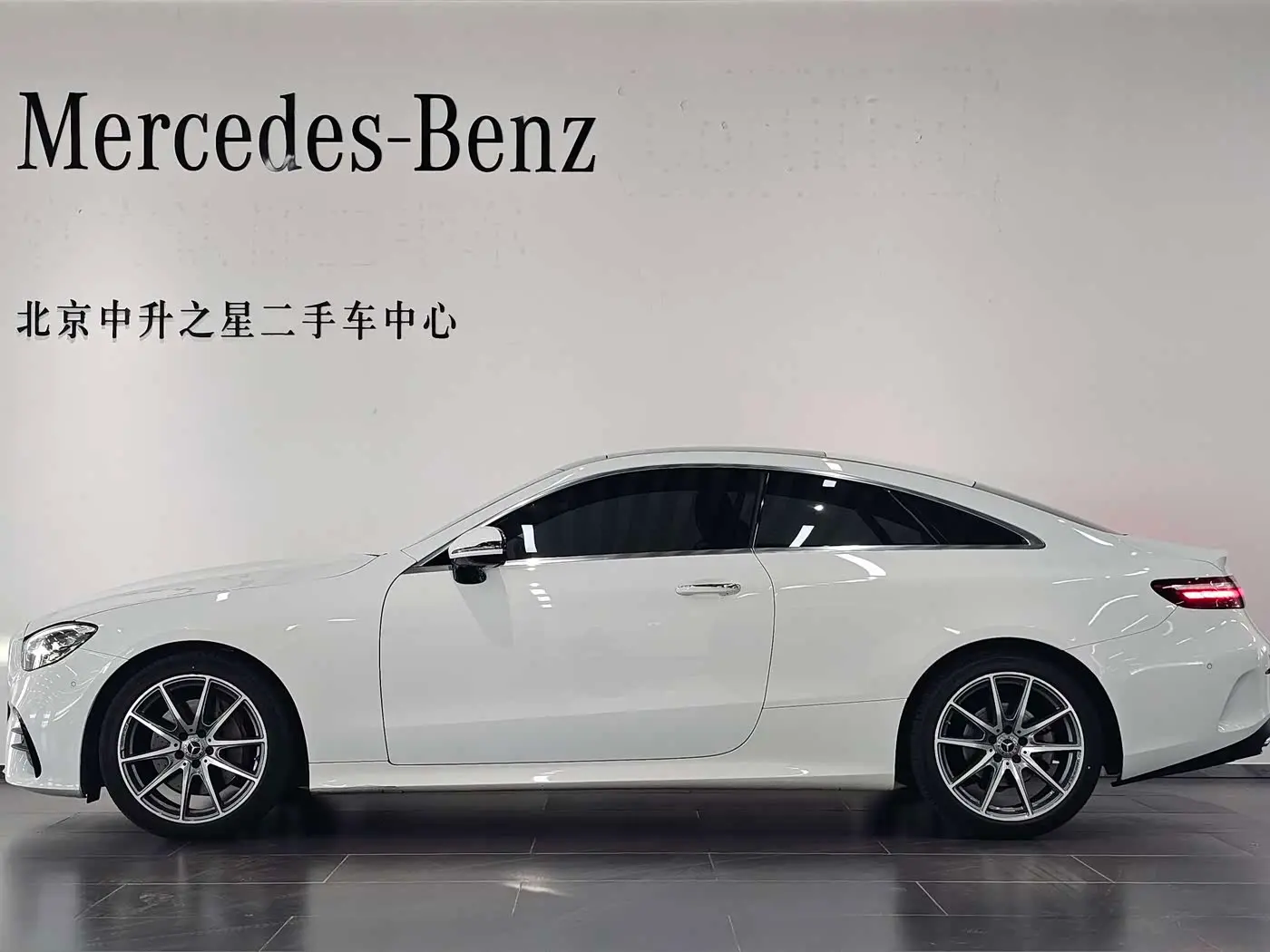 Mercedes-Benz E-Class 2023 — Photo 2/15