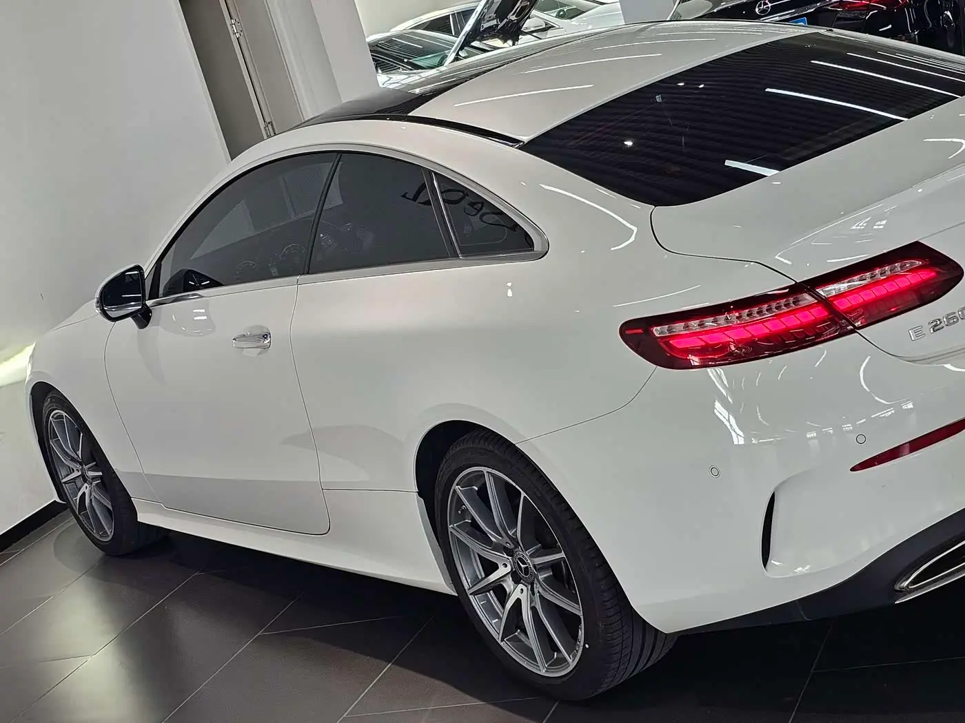 Mercedes-Benz E-Class 2023 — Photo 15/15