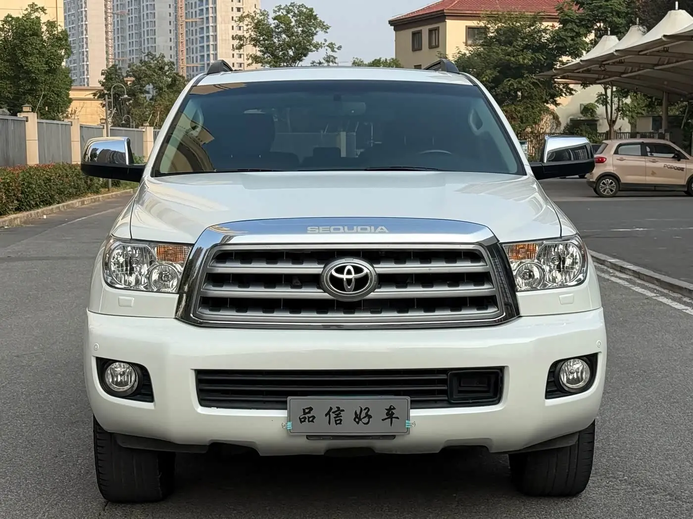 Toyota Sequoia 2012 — Photo 2/20
