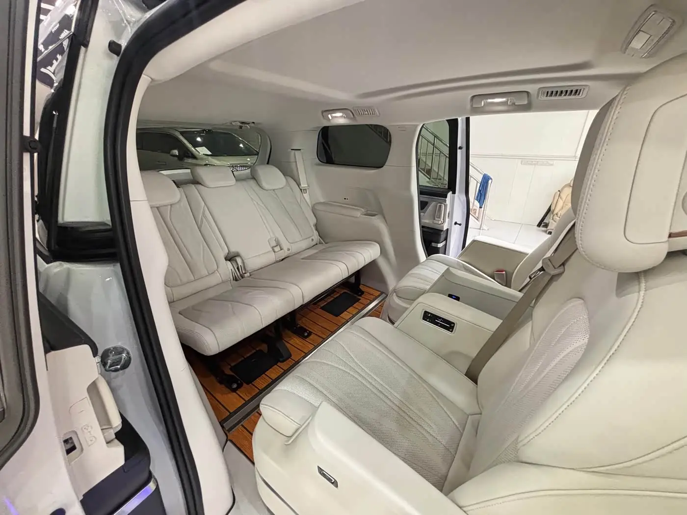 Buick GL8 New Energy 2024 — Photo 19/20