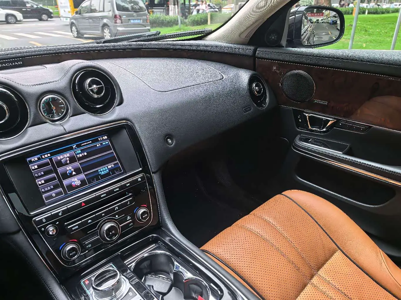 Jaguar XJ 2014 — Фото 14/20