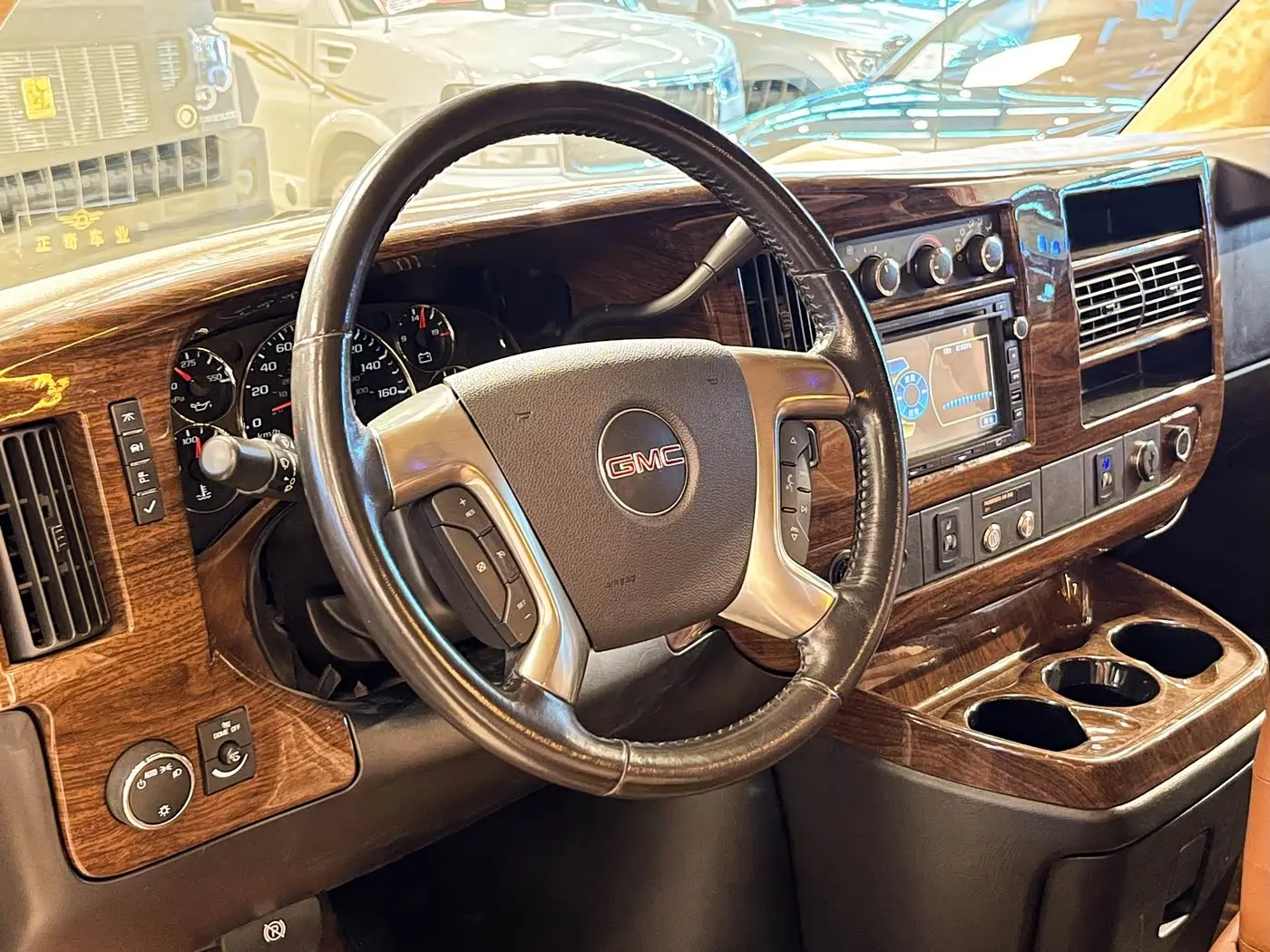 GMC Savana 2014 — Photo 12/20