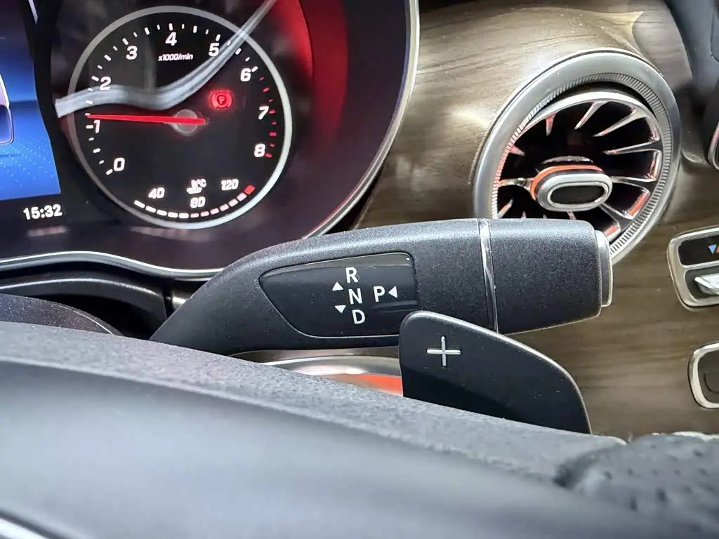 Mercedes-Benz V-Class 2022 — Фото 19/20