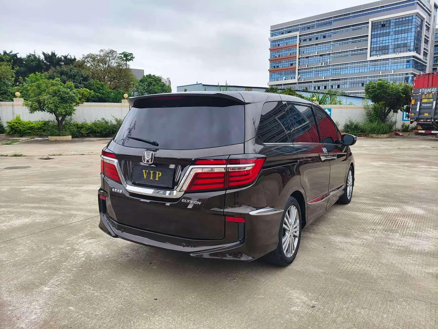 Honda Elysion 2017 — Photo 6/20