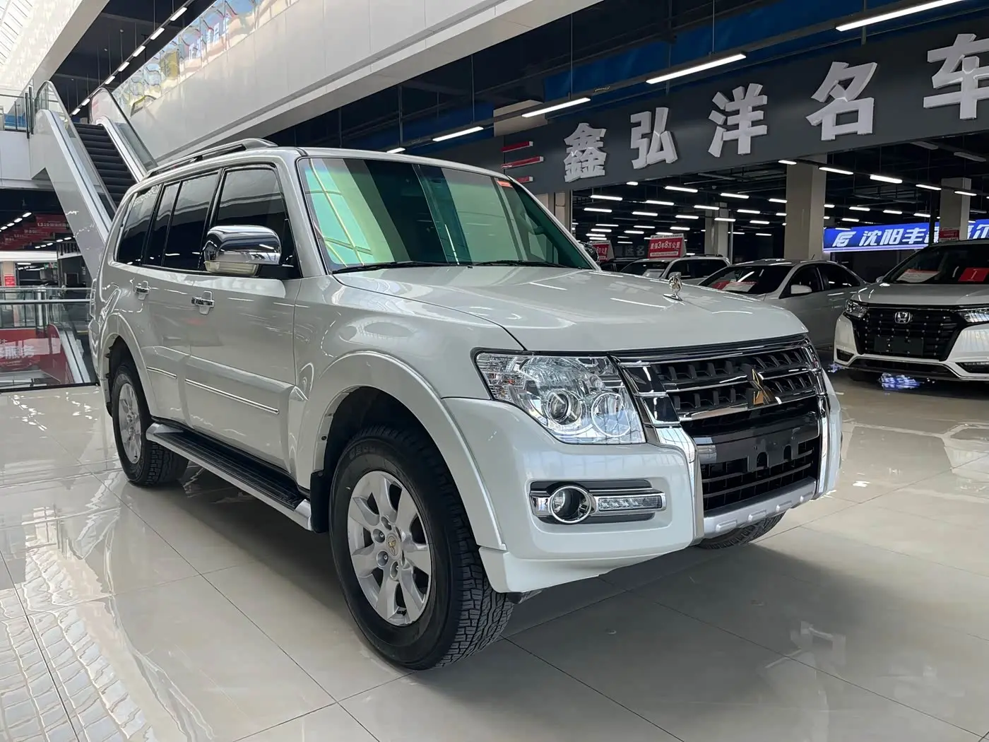 Mitsubishi Pajero 2020 — Фото 3/20