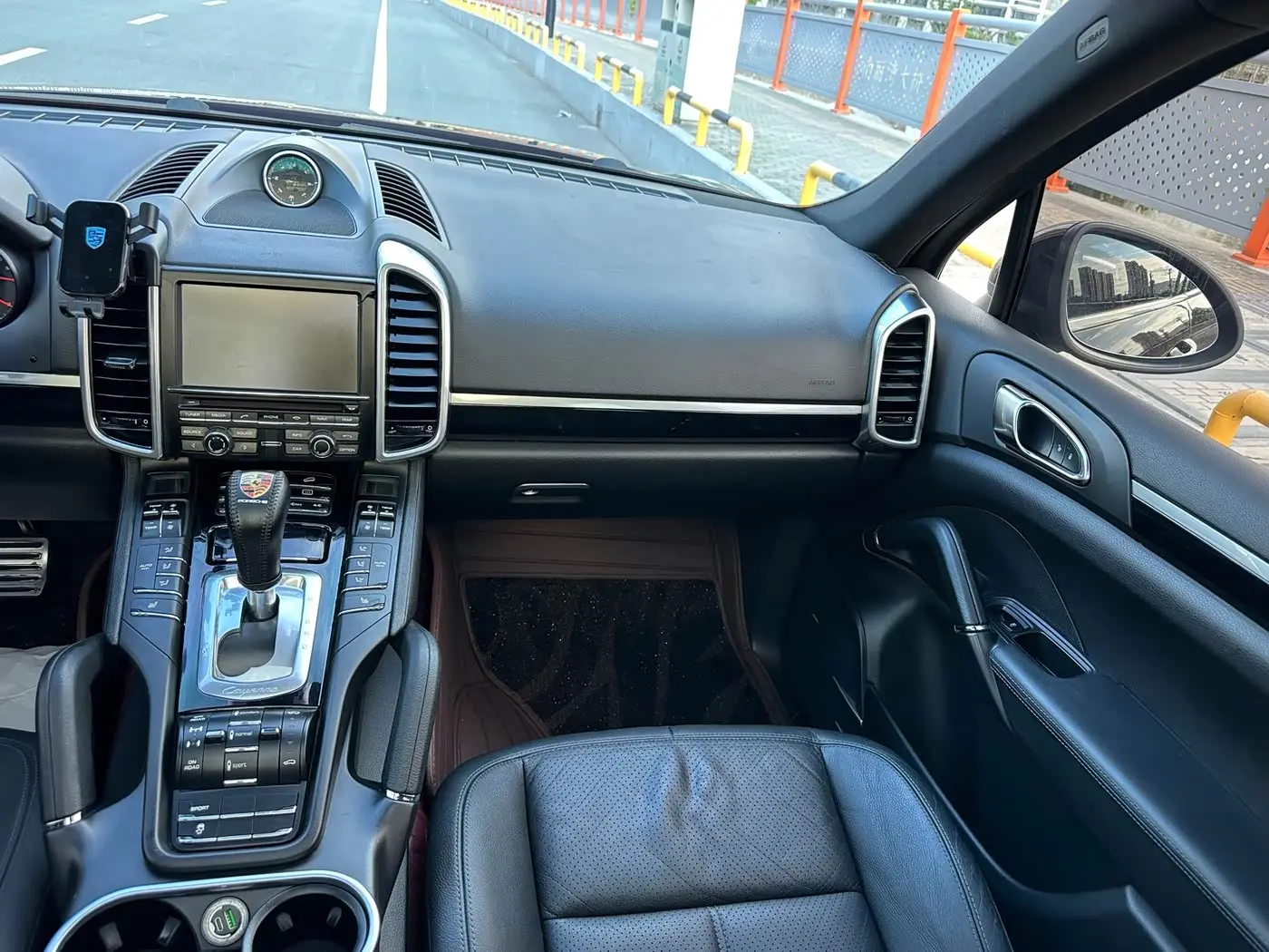 Porsche Cayenne 2015 — Photo 10/15