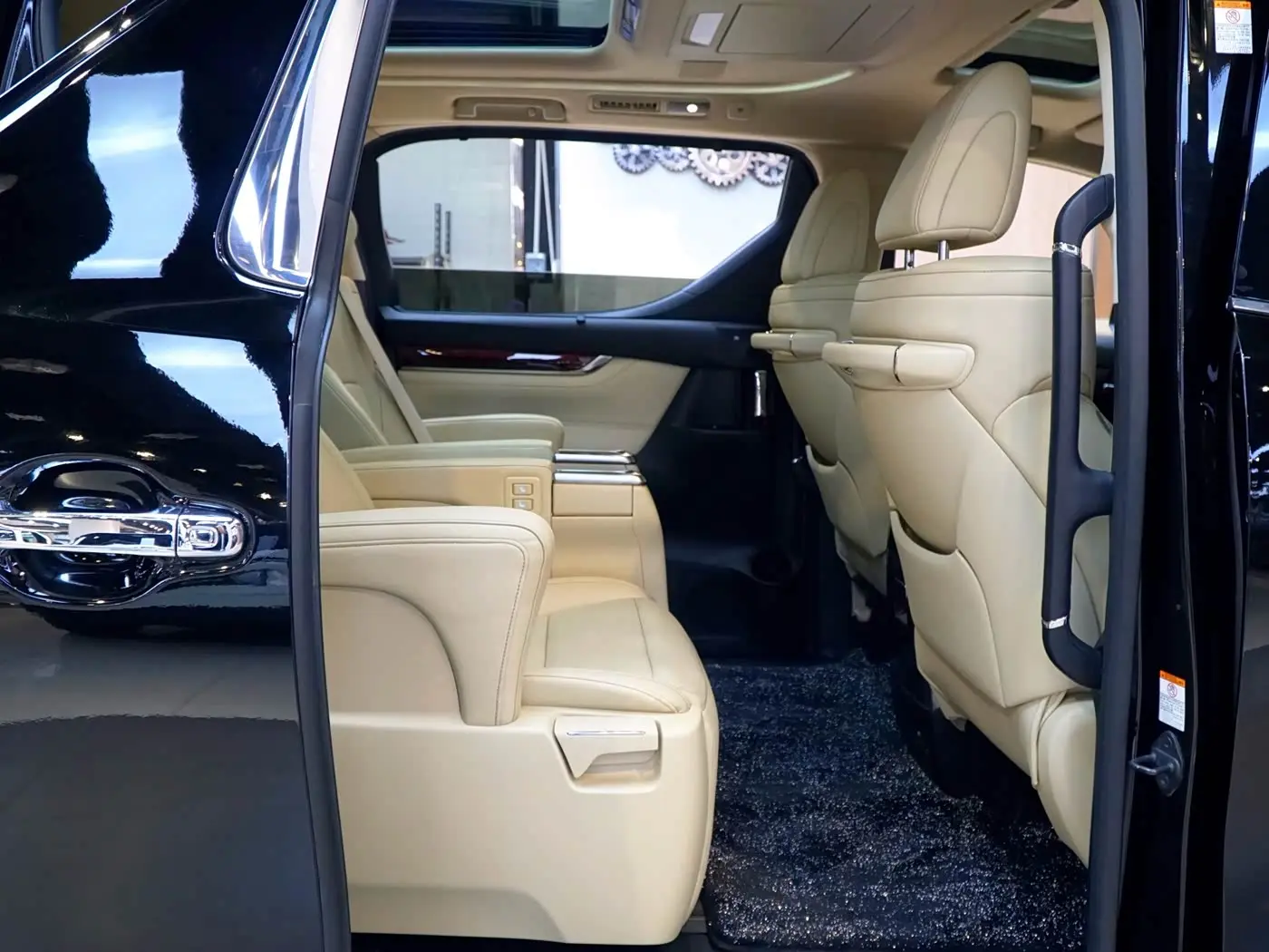 Toyota Alphard 2016 — Photo 12/20