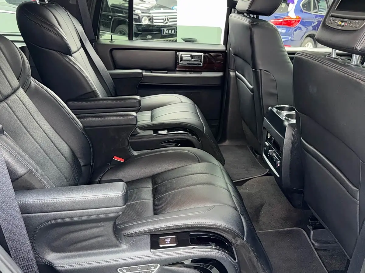 Lincoln Navigator 2016 — Фото 10/13