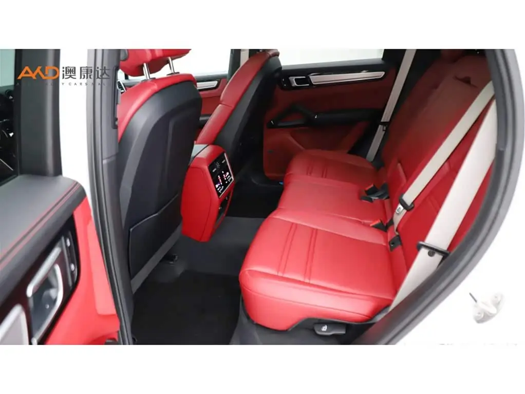 Porsche Cayenne 2022 — Photo 7/10