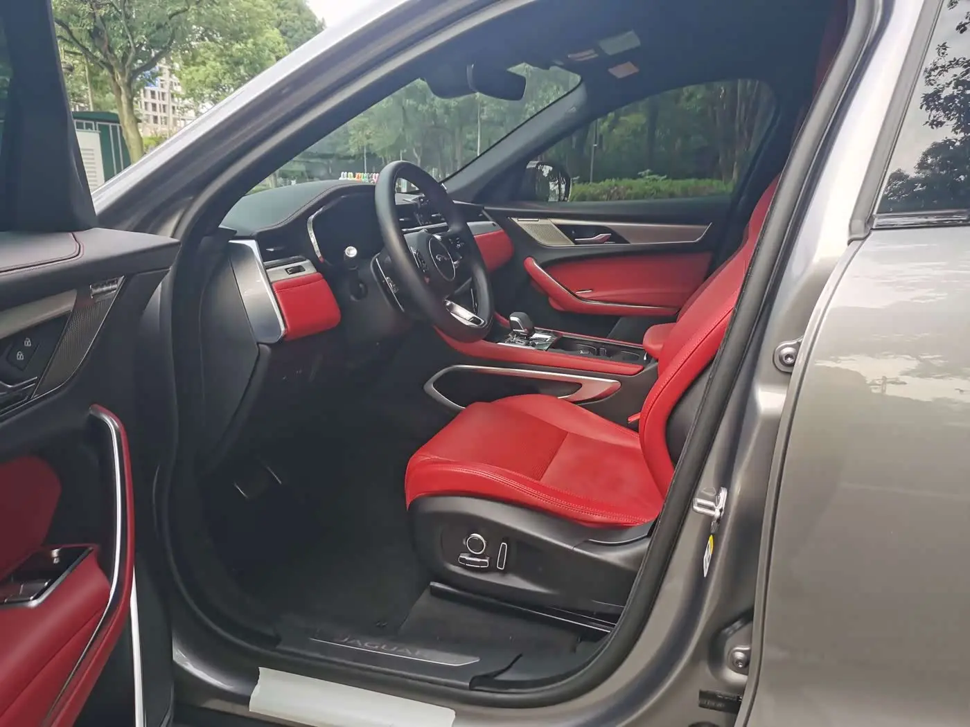 Jaguar F-PACE 2024 — Photo 16/20