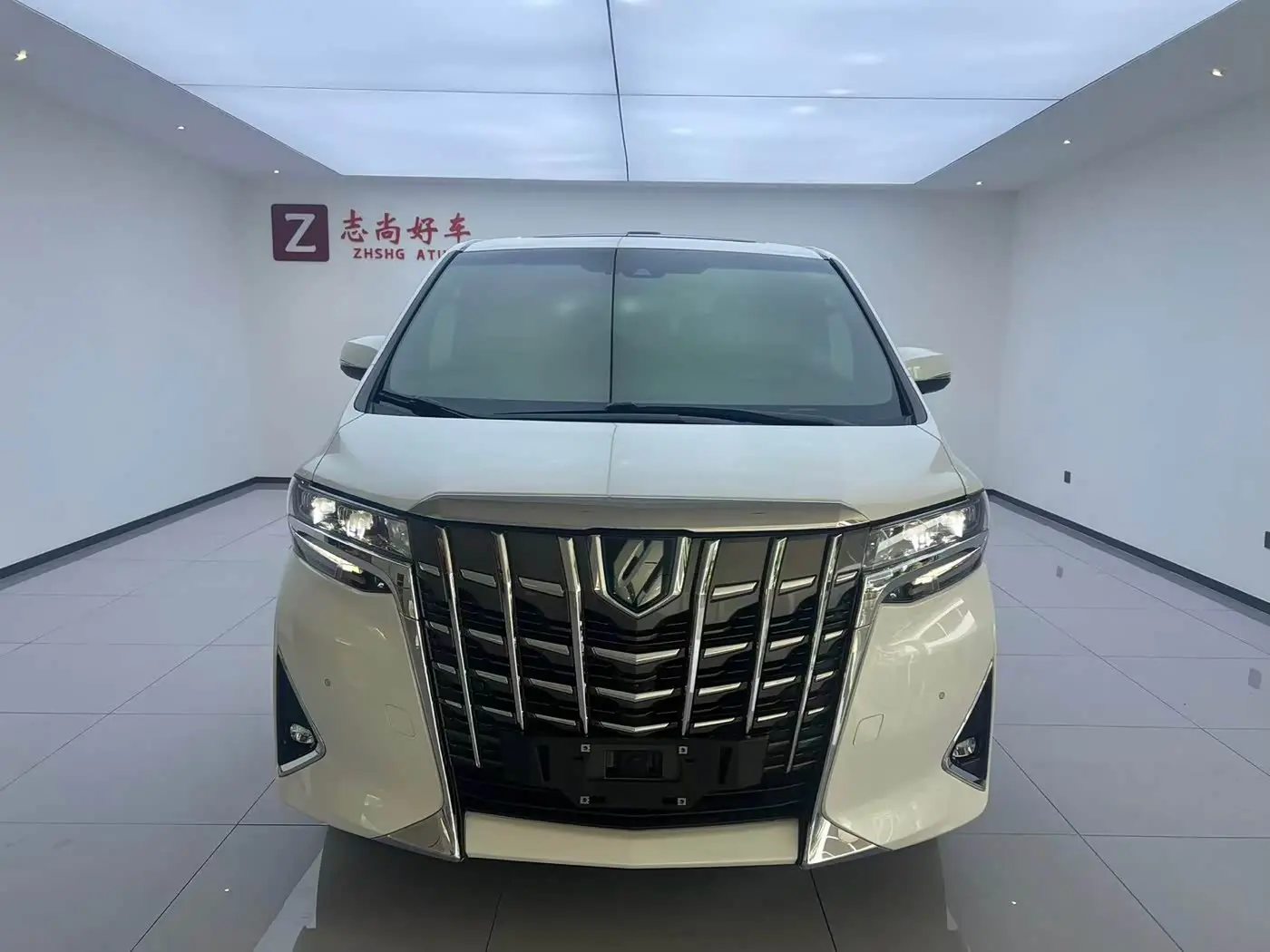 Toyota Alphard 2022 — Photo 2/9