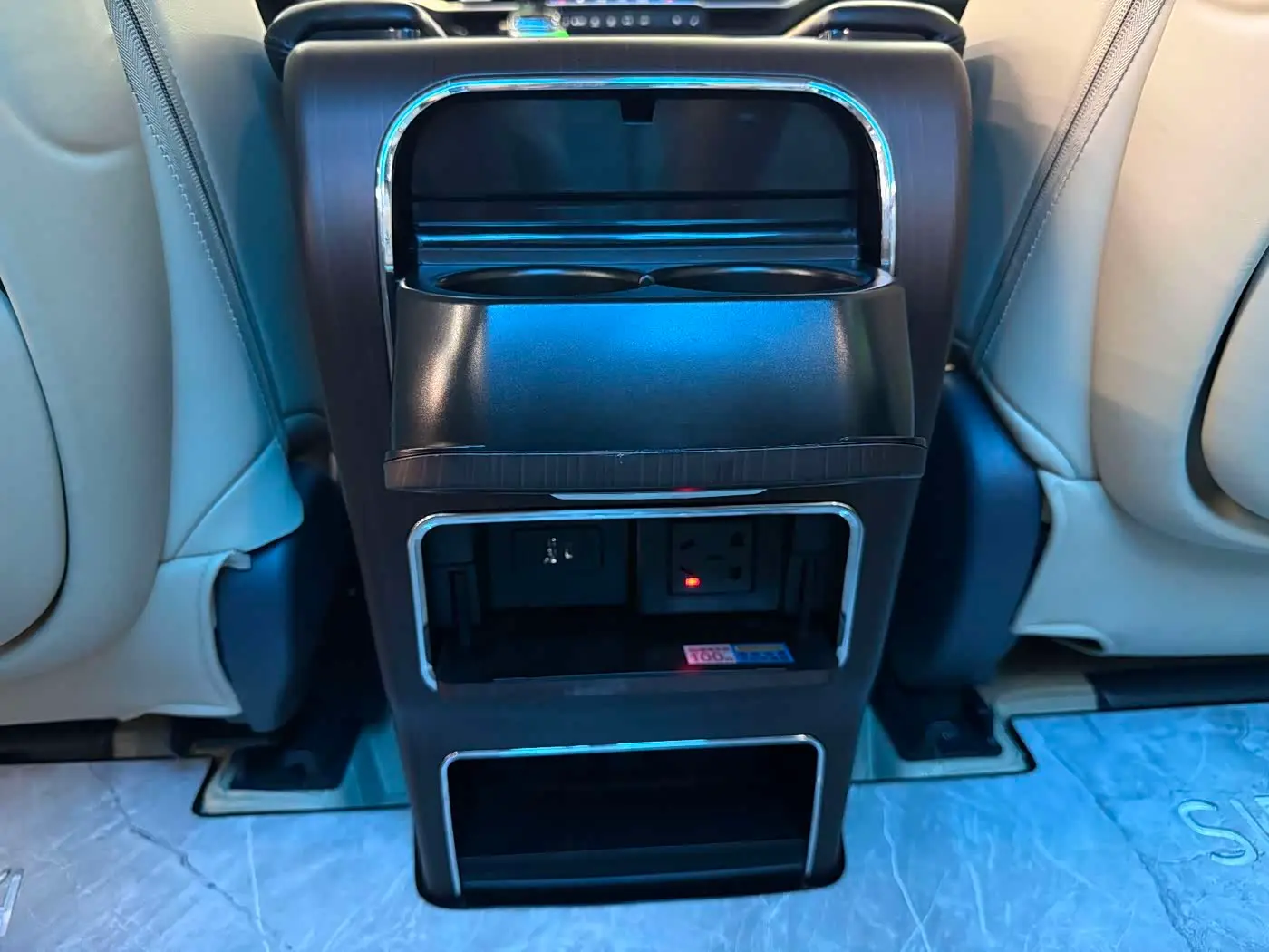 Toyota Sienna 2024 — Photo 13/20