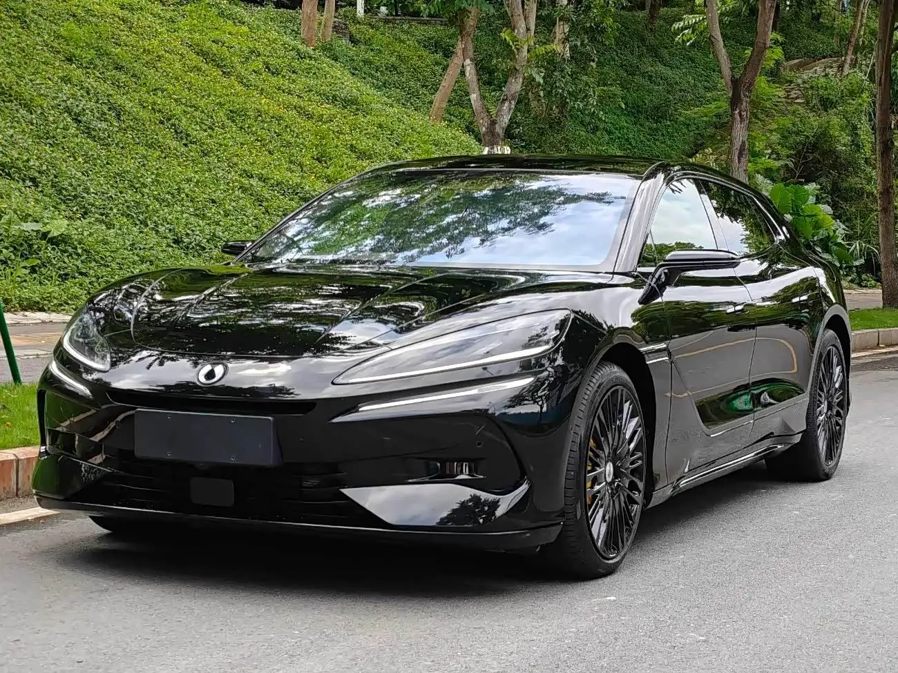 Denza Z9GT 2025 — Photo 3/13