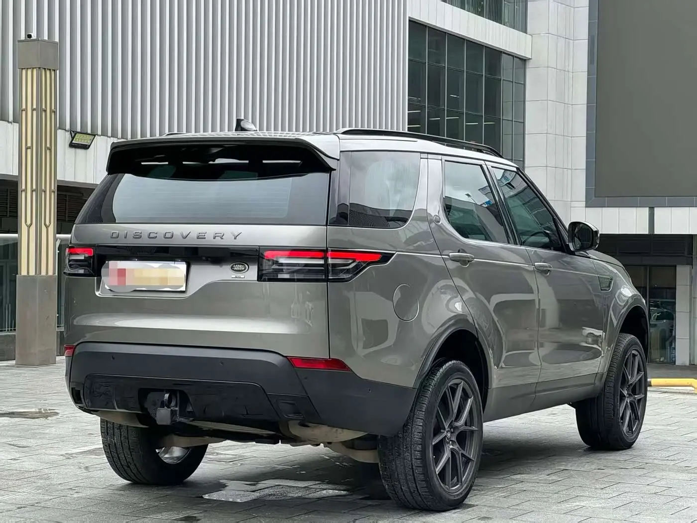 Land Rover Discovery 2018 — Photo 9/11