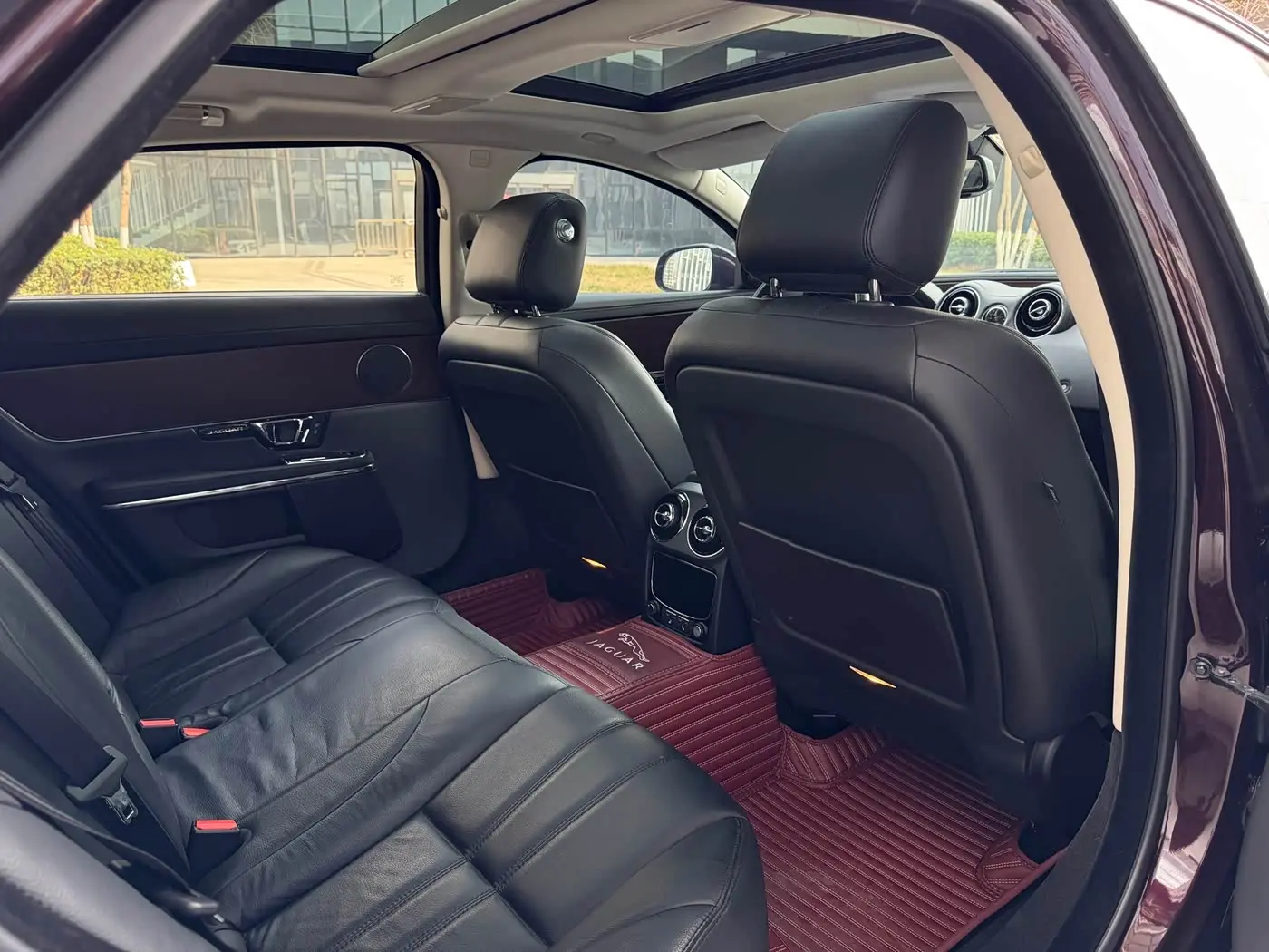 Jaguar XJ 2018 — Şəkil 19/20