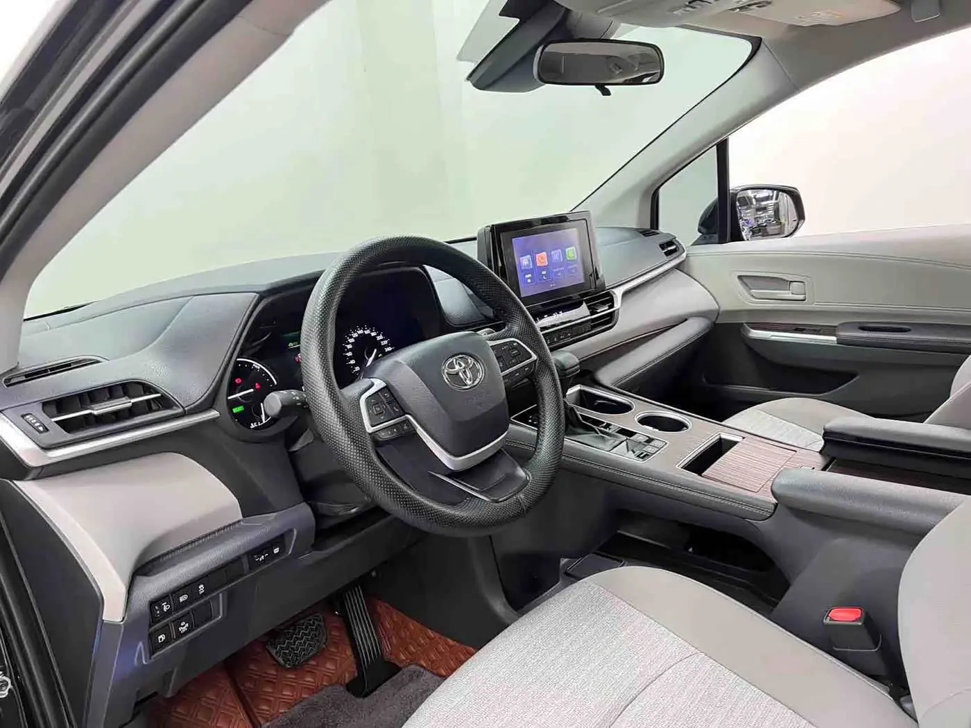 Toyota Sienna 2023 — Photo 6/20