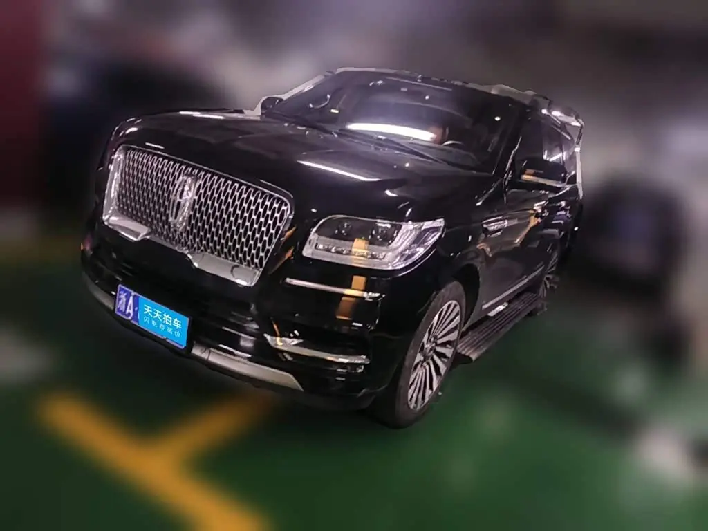 Lincoln Navigator 2021 — Photo 1/15