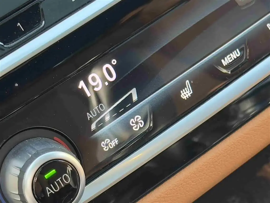 BMW 6 Series GT 2025 — Photo 15/18