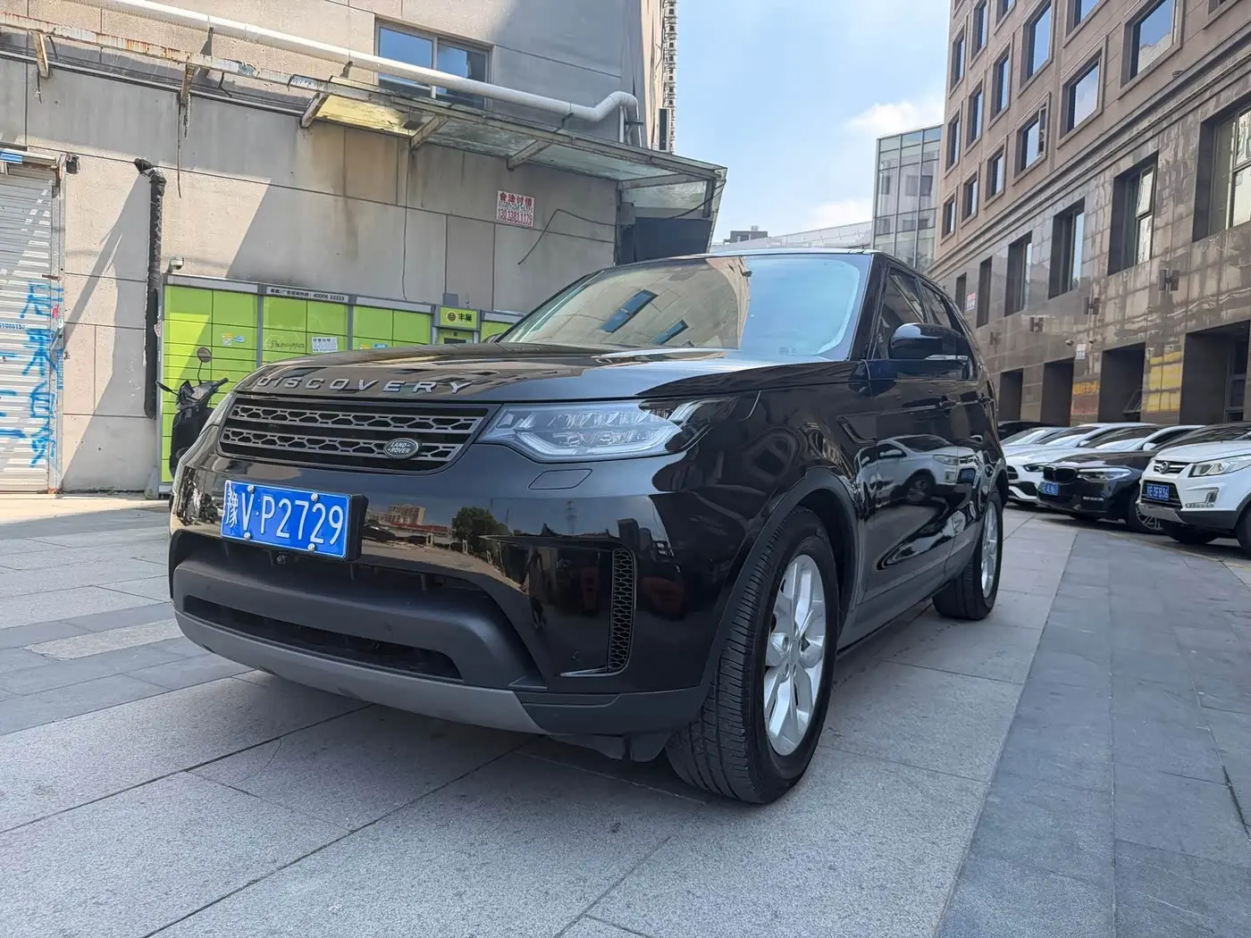 Land Rover Discovery 2018 — Photo 1/18