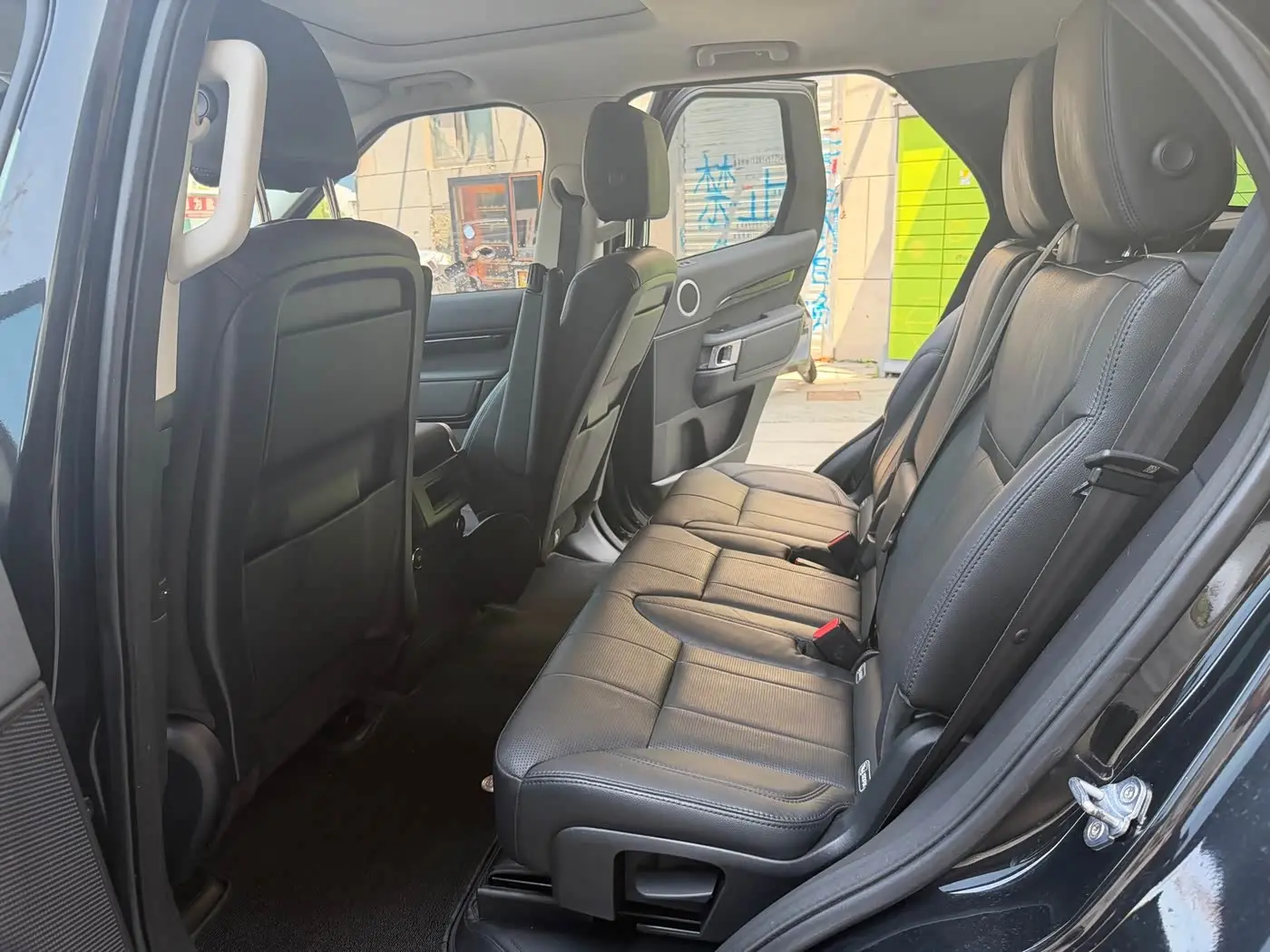 Land Rover Discovery 2018 — Photo 7/18