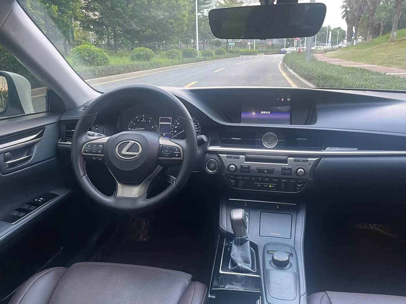 Lexus ES 2018 — Фото 9/9