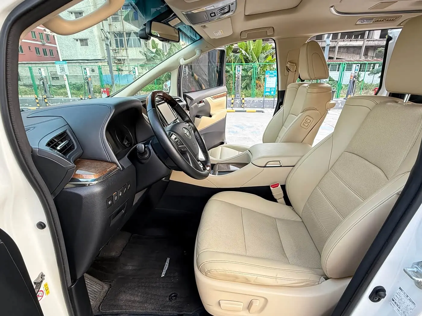 Toyota Alphard 2017 — Photo 4/12