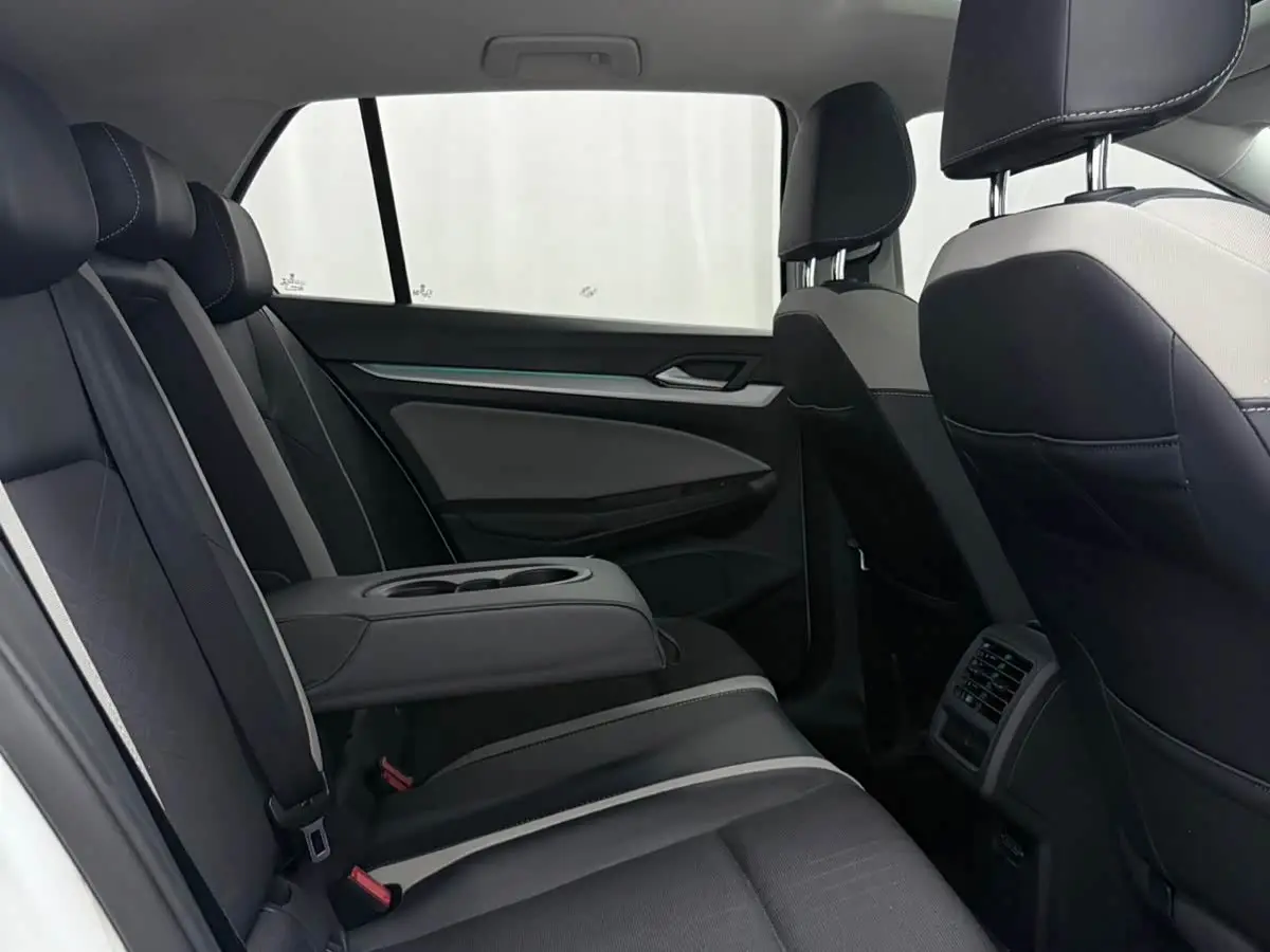 Volkswagen Golf 2022 — Photo 11/17