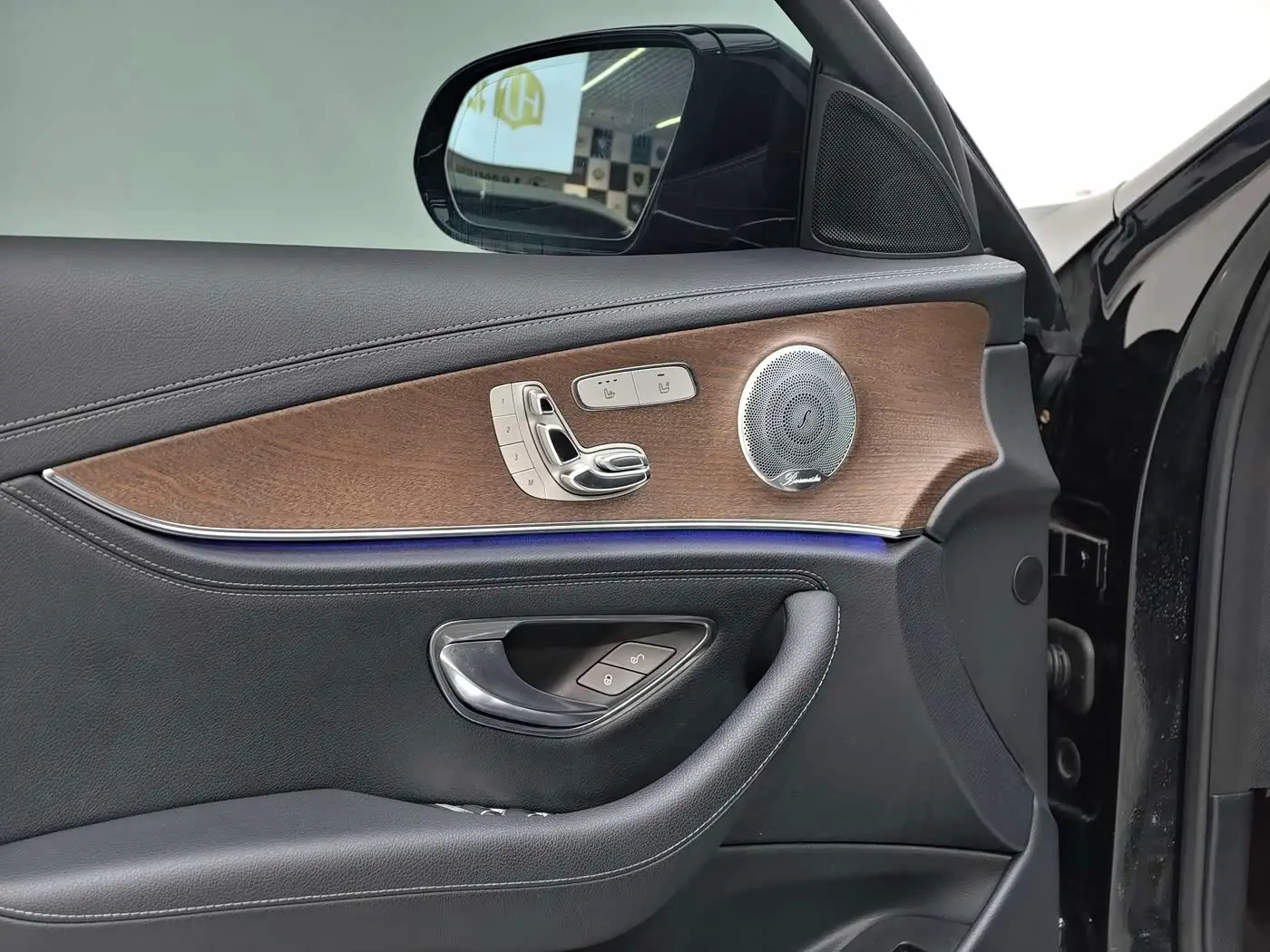 Mercedes-Benz E-Class 2019 — Photo 11/20