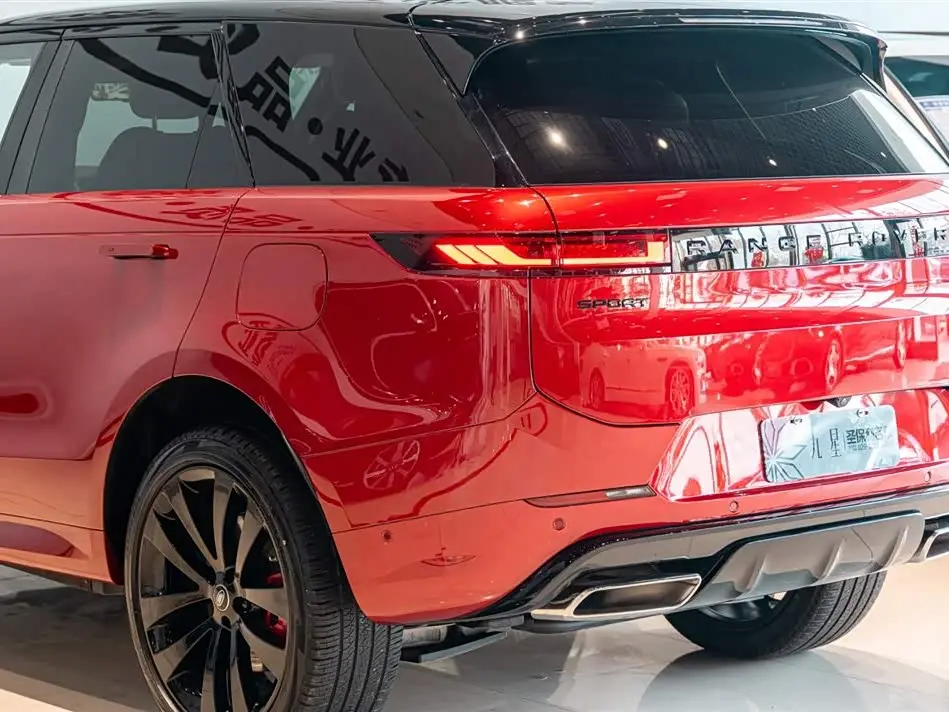 Land Rover Range Rover Sport PHEV 2024 — Фото 17/18