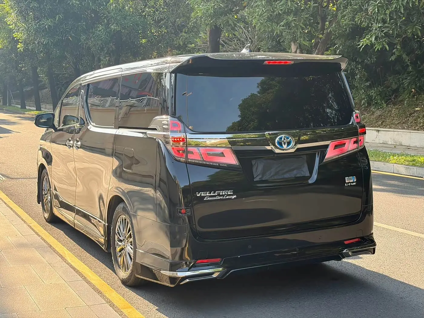 Toyota Vellfire 2020 — Photo 13/14