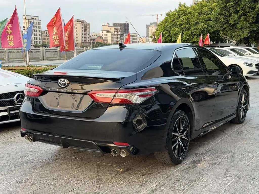 Toyota Camry 2021 — Photo 4/9