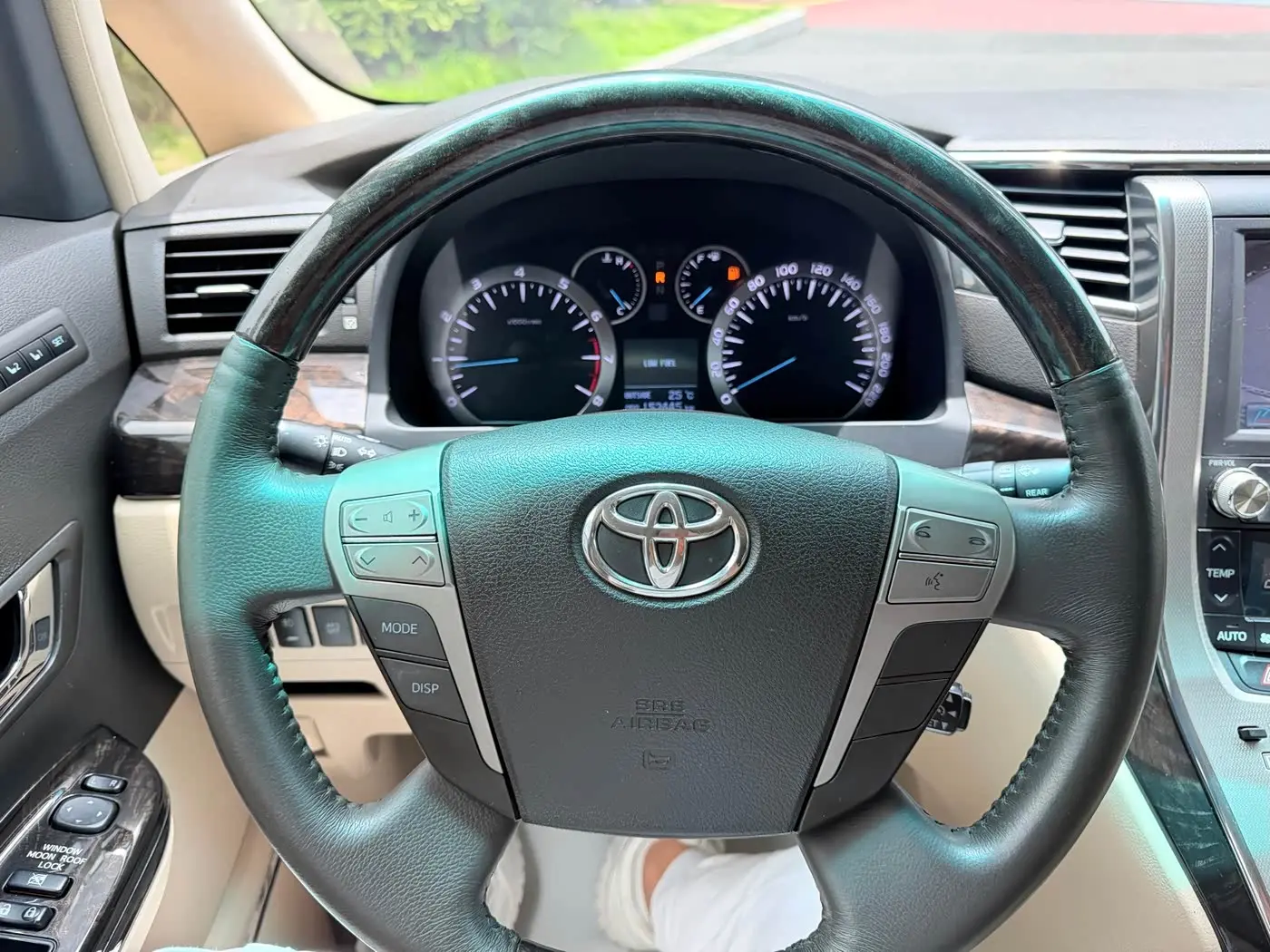 Toyota Alphard 2015 — Photo 14/19
