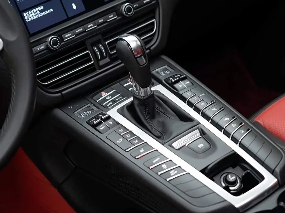 Porsche Macan 2021 — Фото 14/18