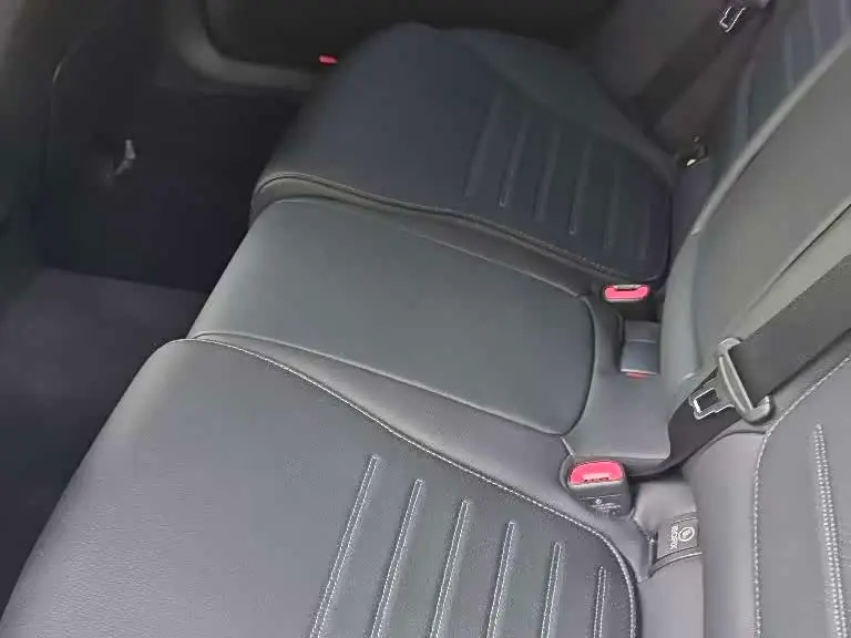 Mercedes-Benz C-Class 2023 — Фото 8/10