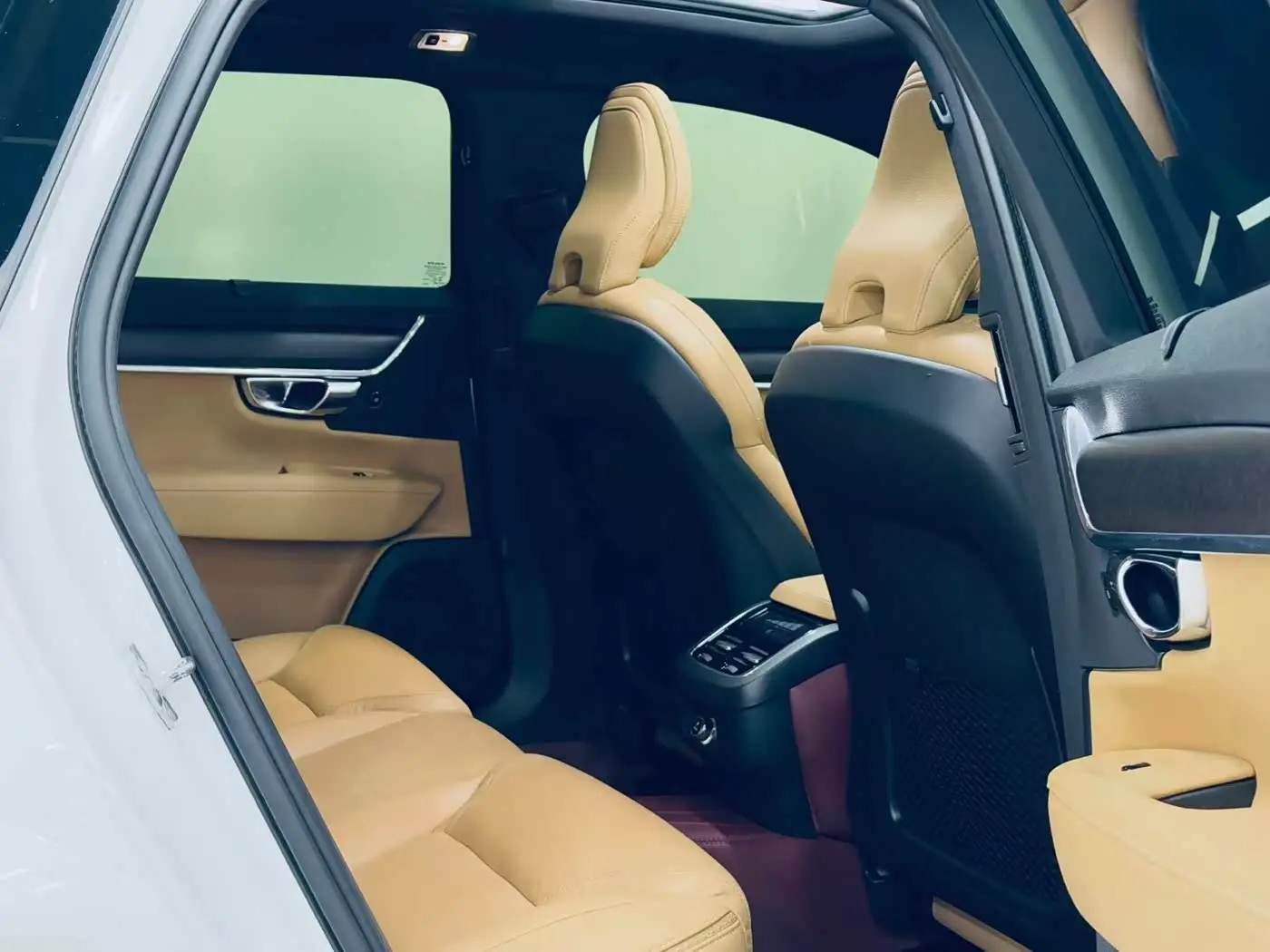 Volvo V90 2018 — Photo 12/20