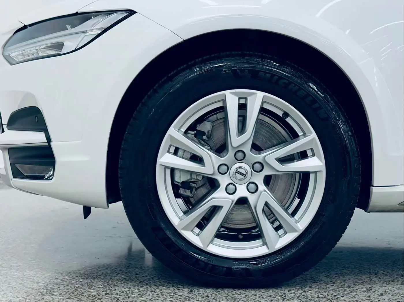 Volvo V90 2018 — Photo 19/20