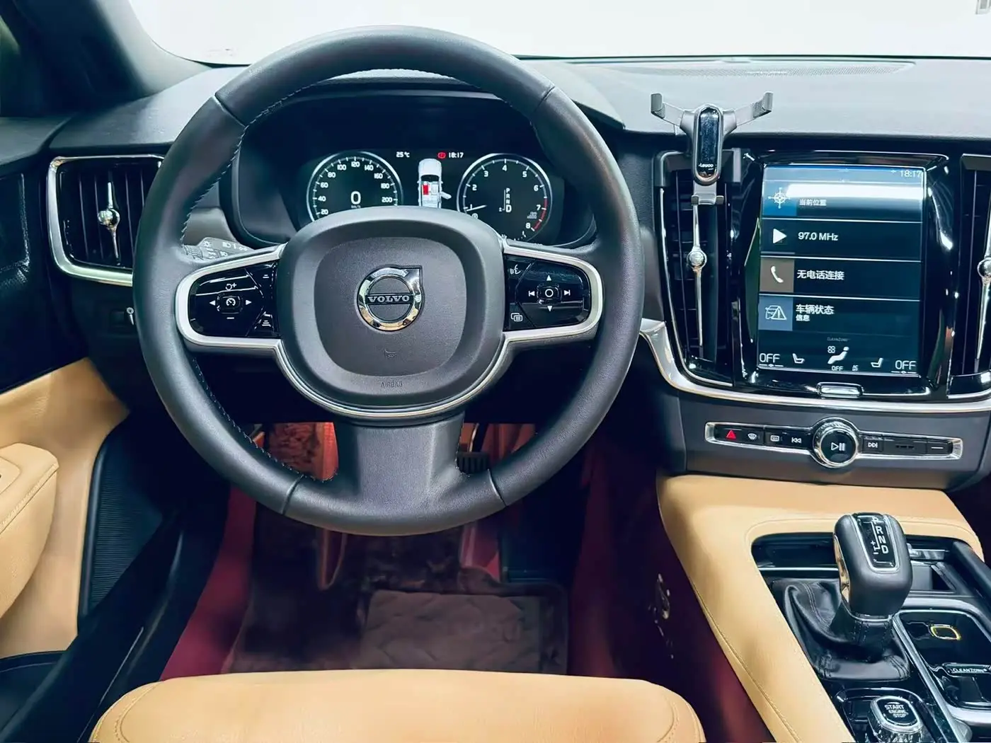 Volvo V90 2018 — Photo 8/20