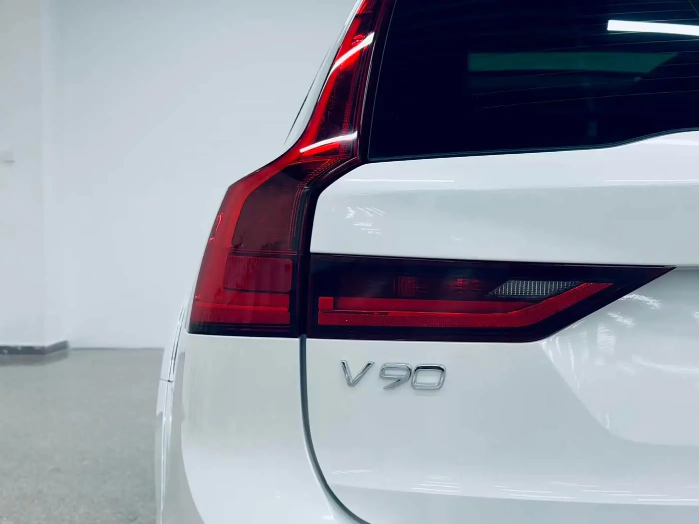 Volvo V90 2018 — Photo 17/20