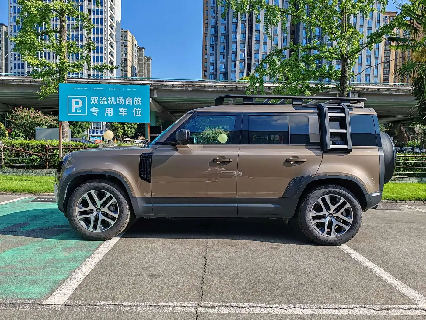 Land Rover Defender 2024 — Photo 4/15