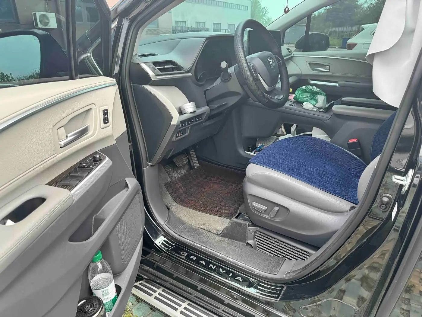 Toyota Granvia 2024 — Photo 5/9