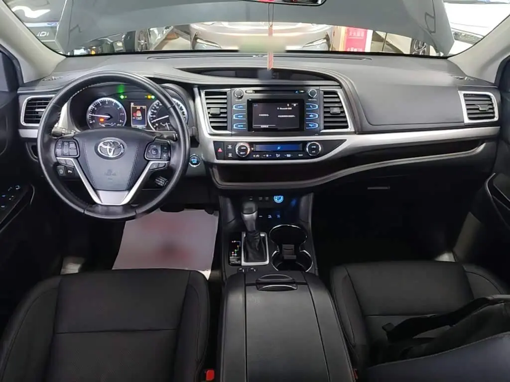 Toyota Highlander 2020 — Фото 10/20