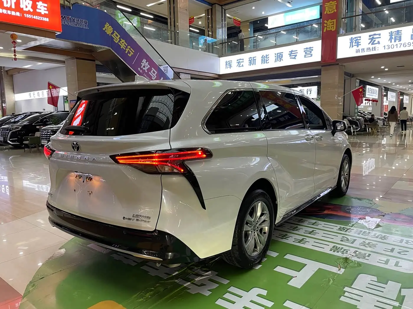 Toyota Sienna 2024 — Photo 8/19