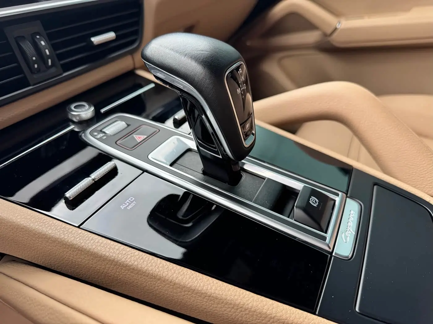 Porsche Cayenne 2018 — Photo 7/15